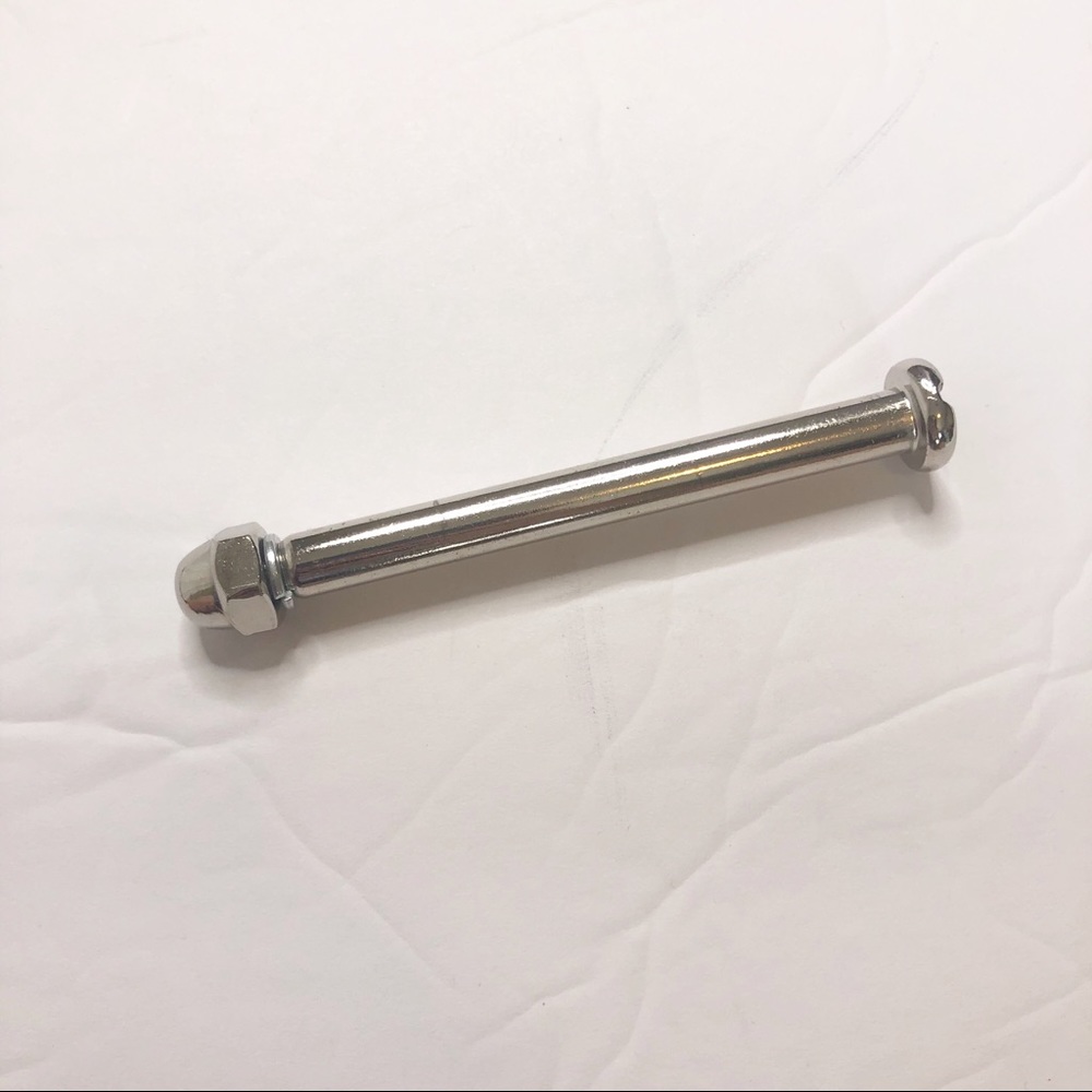 Shark bolt for handle pole navigator